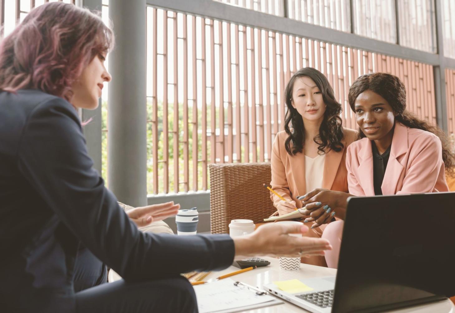 Análisis financiero colaborativo en equipo
